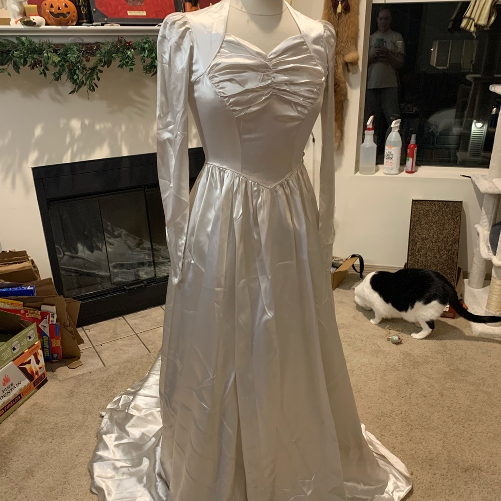 Vintage a wedding gown